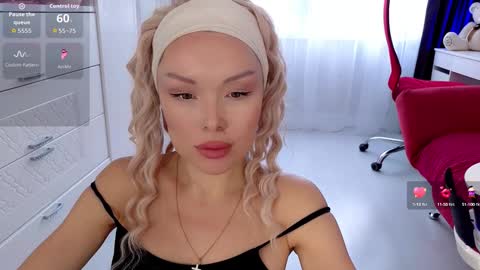 WhiteLaBunny online show from February 3, 7:57 am