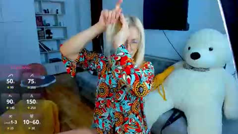 whitneypunnch online show from August 4, 11:49 am