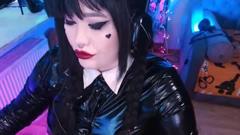 Snapshot of wickedxqueen chatting on February 28, 5:48 am Laura  online show from February 28, 5:48 am