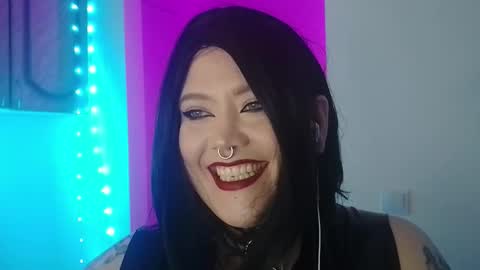 Snapshot of wickedxqueen chatting on October 20, 10:02 pm Laura  online show from October 20, 10:02 pm
