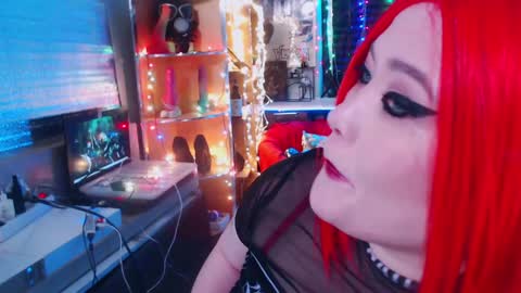 Snapshot of wickedxqueen chatting on January 11, 11:02 pm Laura  online show from January 11, 11:02 pm