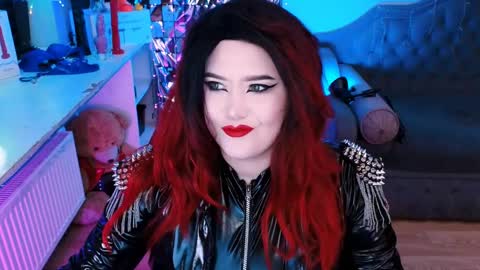 Snapshot of wickedxqueen chatting on February 17, 4:31 am Laura  online show from February 17, 4:31 am