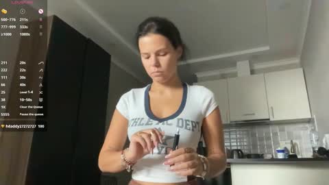 Mia online show from September 12, 6:14 am