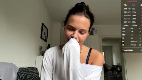 Mia online show from October 15, 7:11 am