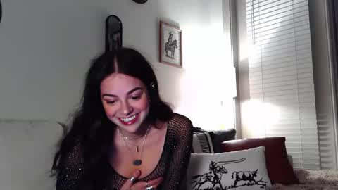Snapshot of willowbelle chatting on October 22, 1:32 am willowbelle online show from October 22, 1:32 am