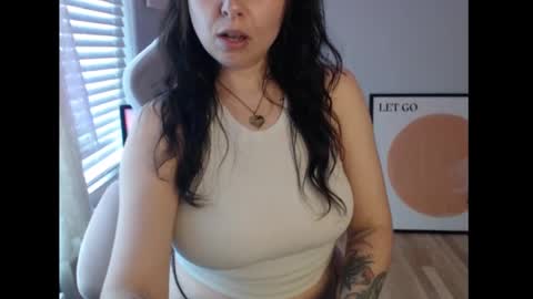 Eevie online show from September 25, 11:57 pm