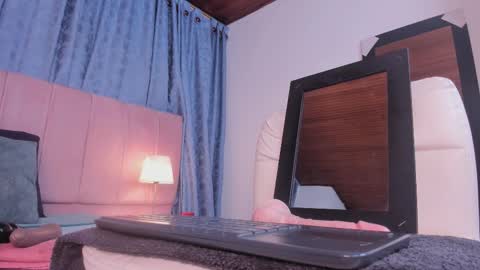 x_milu online show from October 26, 6:25 pm