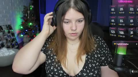 Snapshot of x_nirvana_x chatting on January 7, 1:38 am LOVE NERDS ONLY online show from January 7, 1:38 am