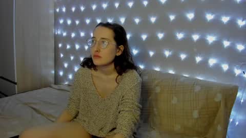 Snapshot of x_purr_agatha_x chatting on December 30, 3:03 am Agatha online show from December 30, 3:03 am