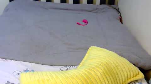 xeenah online show from April 15, 9:15 pm