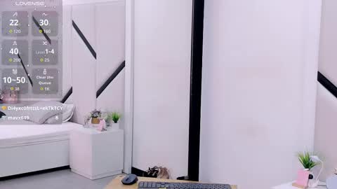 Snapshot of ximenacosta chatting on October 7, 12:42 pm ximenacosta online show from October 7, 12:42 pm