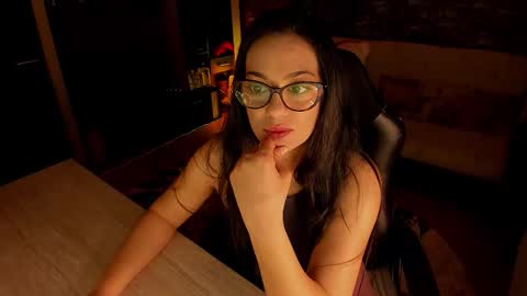 Lara online show from March 30, 9:03 pm