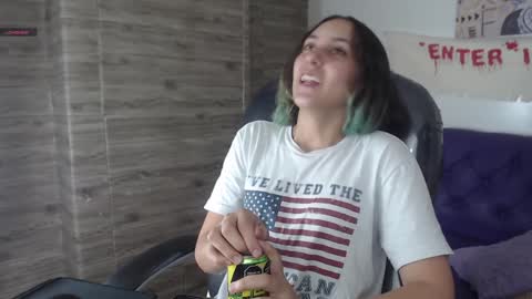 Snapshot of xlunna chatting on December 9, 7:50 pm lunna online show from December 9, 7:50 pm