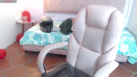 Snapshot of xlunna chatting on February 19, 8:31 pm lunna online show from February 19, 8:31 pm