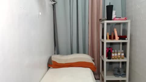 Maxie online show from March 16, 6:01 pm