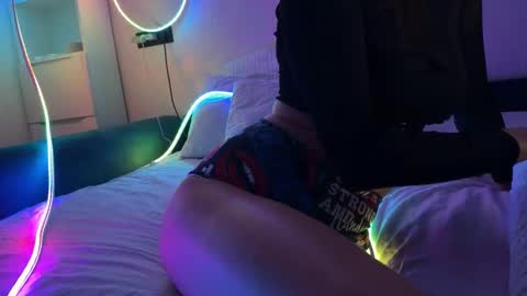 XMollyLoveX online show from December 4, 6:30 pm