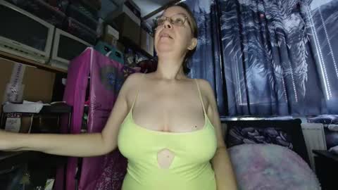 xnicetitsx online show from November 9, 10:33 am