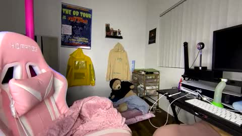 xStarGazingx online show from April 15, 6:36 am