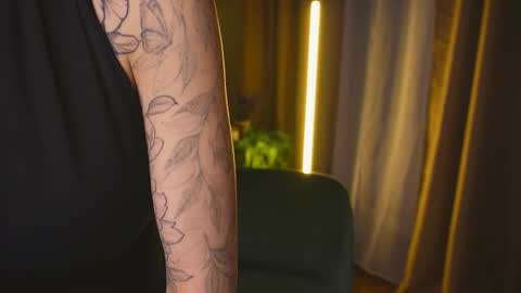 Molly online show from November 18, 1:12 pm