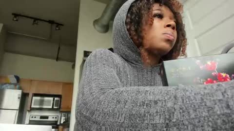 Danielle online show from February 5, 6:04 pm