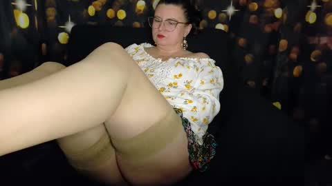 Anika online show from November 20, 5:25 pm