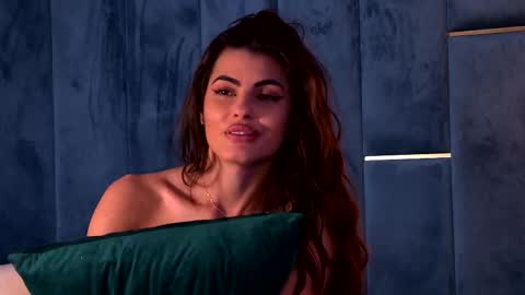 Yasmina  online show from November 5, 6:40 am