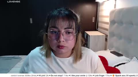 hii i am yini online show from March 12, 3:53 am