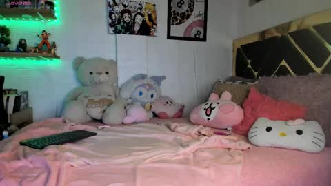 Snapshot of yluismag chatting on September 21, 6:23 am lucy online show from September 21, 6:23 am