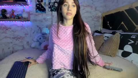 Snapshot of yluismag chatting on February 17, 4:09 am lucy online show from February 17, 4:09 am