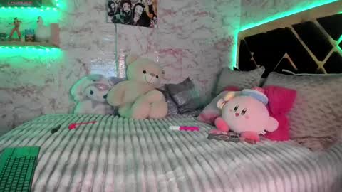 Snapshot of yluismag chatting on March 5, 3:18 am lucy online show from March 5, 3:18 am