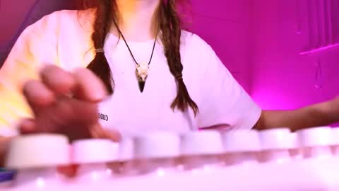 yoka_paradoxxx online show from December 5, 6:13 am