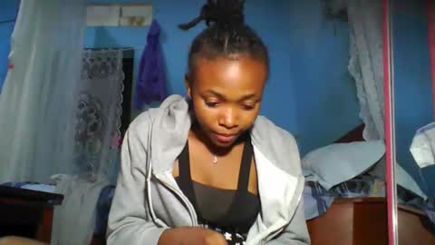 yolandrina90 online show from October 6, 6:56 pm