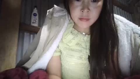 yongmi_ online show from November 24, 6:10 pm