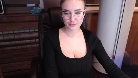 your_bustygirl online show from February 3, 10:45 pm