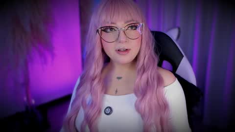 Cami independent model online show from April 18, 8:17 am