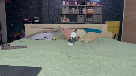 Mia online show from November 27, 3:59 pm