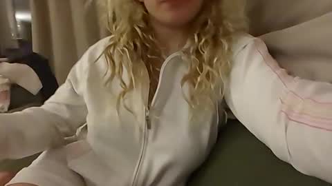 yourlittlegoddess online show from March 5, 7:53 pm