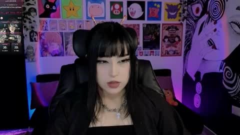    rawr   Anne Independent model      online show from February 12, 12:56 am