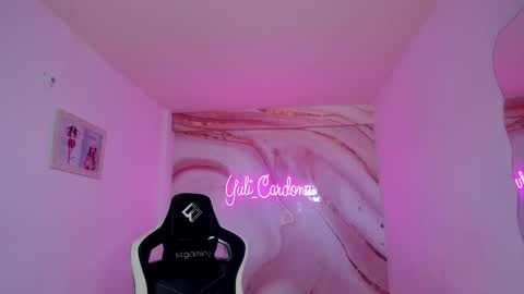 Yuliet online show from November 10, 6:47 pm