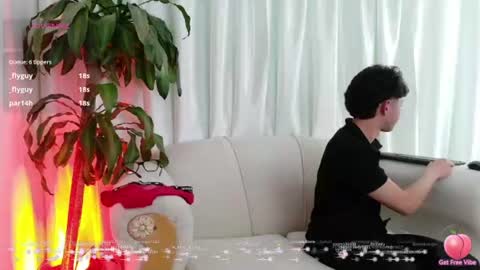 yuliethpetite online show from July 4, 12:45 pm