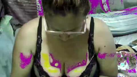 yummytitsbaby online show from May 13, 3:23 am
