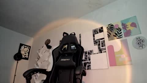 paola online show from January 6, 11:30 pm