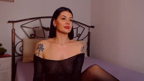 I V Y   online show from March 18, 9:09 pm