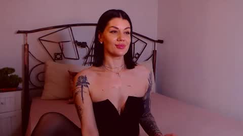 I V Y   online show from January 18, 12:18 am