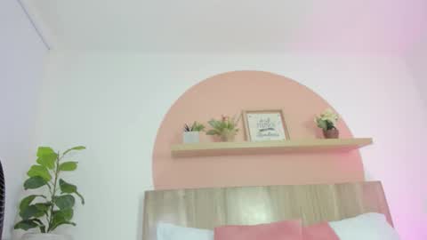 Z A R A online show from December 20, 2:26 am