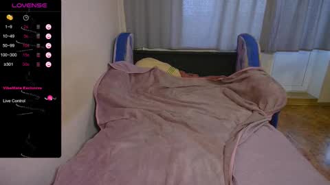 Snapshot of zara_golden chatting on October 3, 2:27 am chaturcum online show from October 3, 2:27 am