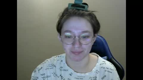 Snapshot of zara_golden chatting on February 10, 3:03 am chaturcum online show from February 10, 3:03 am