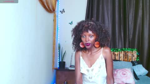 Snapshot of zara_lae chatting on December 17, 11:06 am nicky online show from December 17, 11:06 am