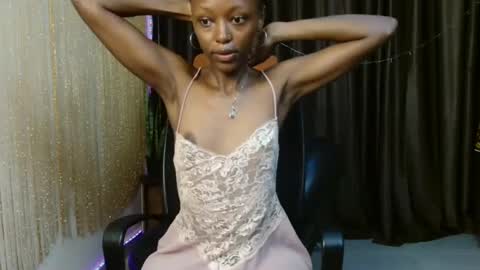 Snapshot of zara_lae chatting on February 13, 7:13 am nicky online show from February 13, 7:13 am