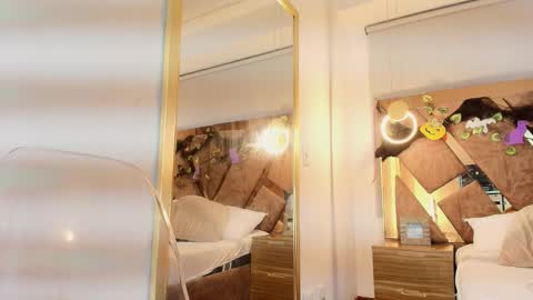 Zarah Andrews online show from October 27, 12:33 pm